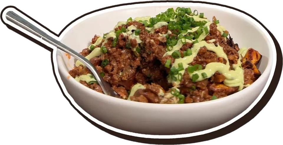 Bol de boniato con pollo picado
